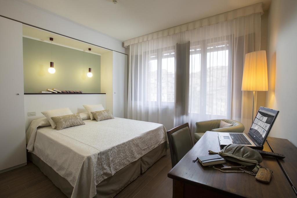Hotel Alma Domus Siena Camera foto
