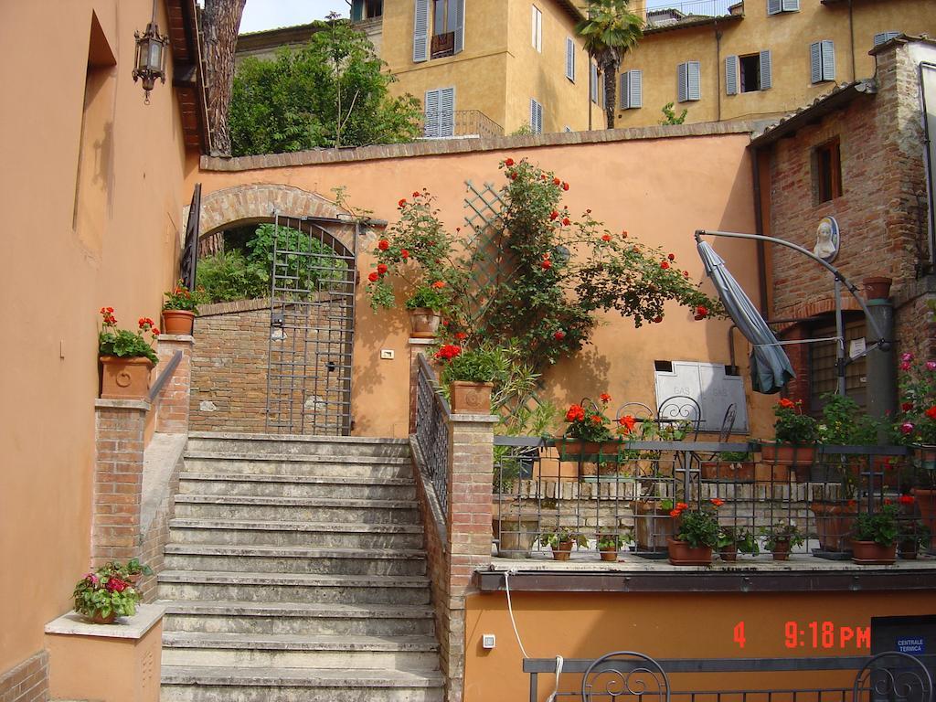 Hotel Alma Domus Siena Esterno foto