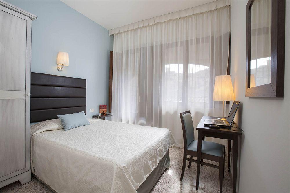 Hotel Alma Domus Siena Esterno foto