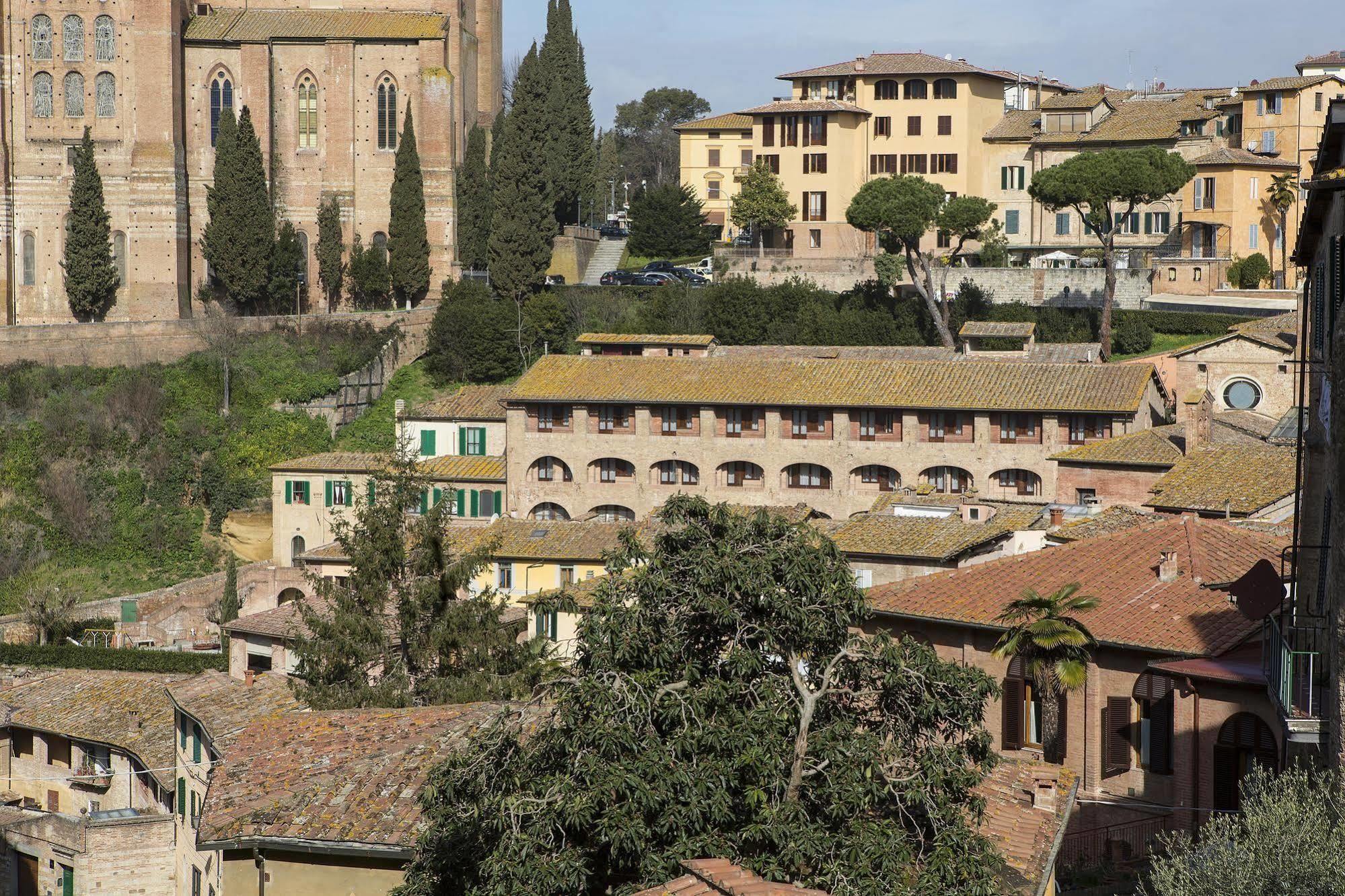 Hotel Alma Domus Siena Esterno foto