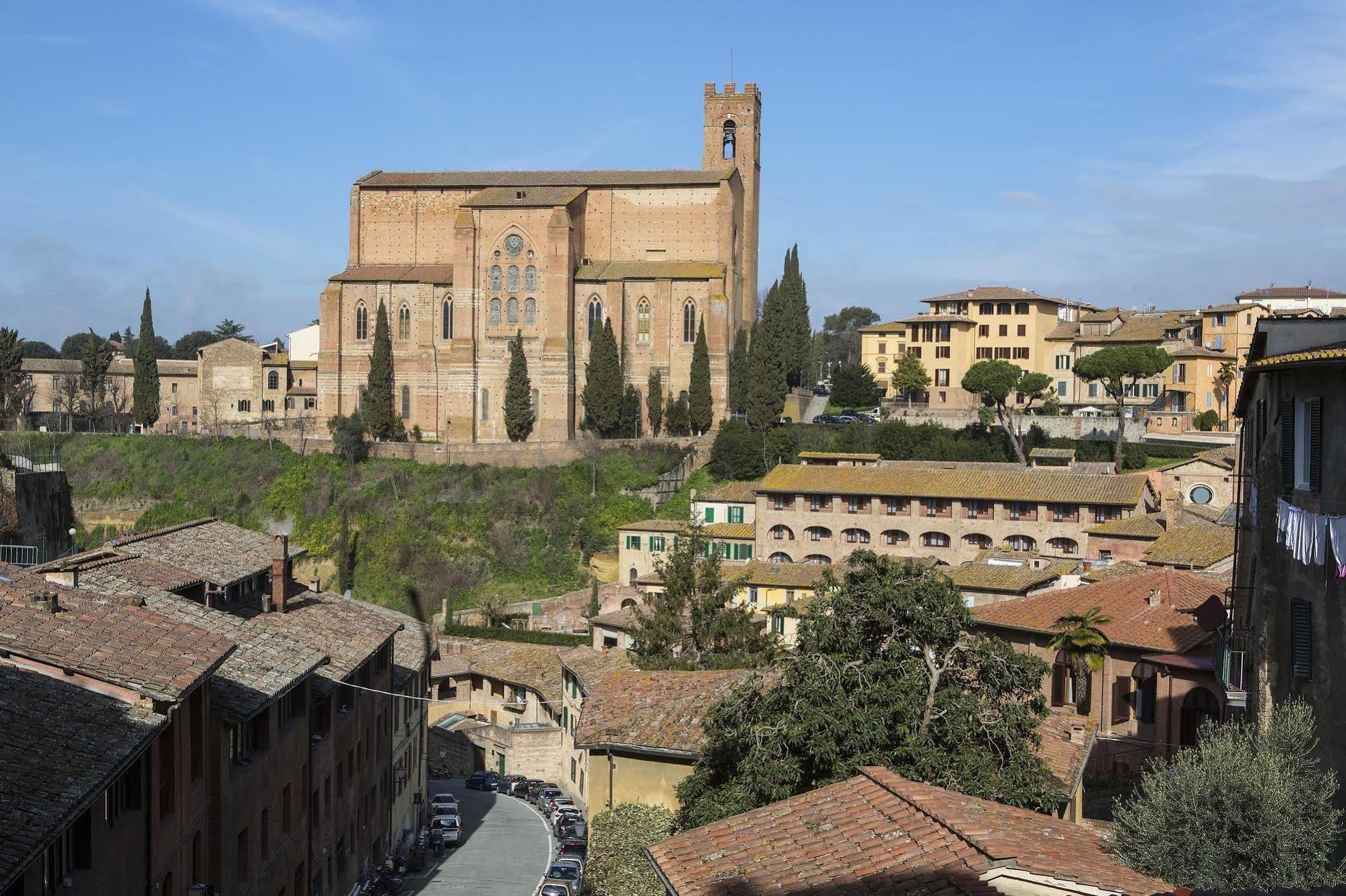 Hotel Alma Domus Siena Esterno foto