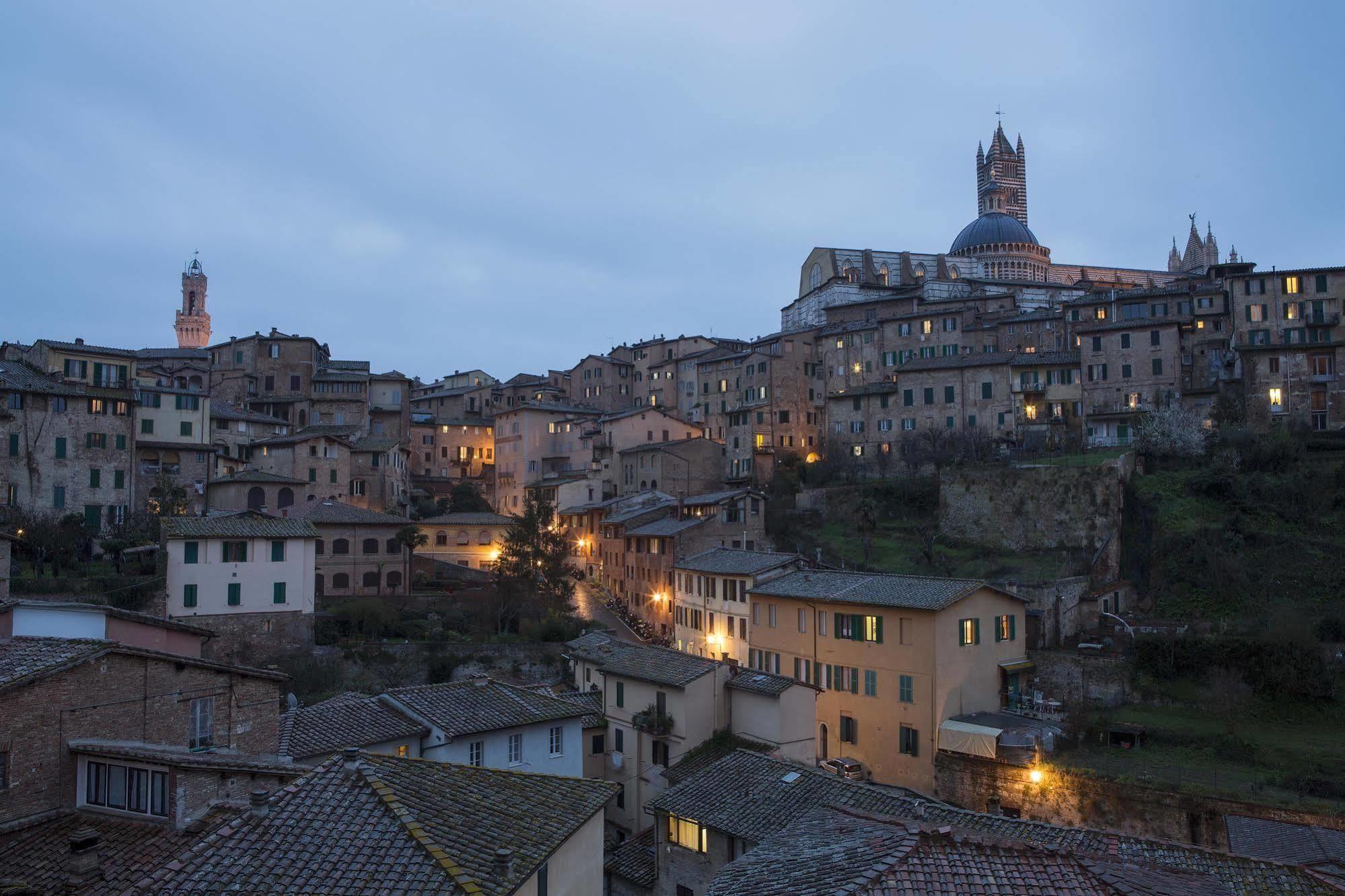 Hotel Alma Domus Siena Esterno foto