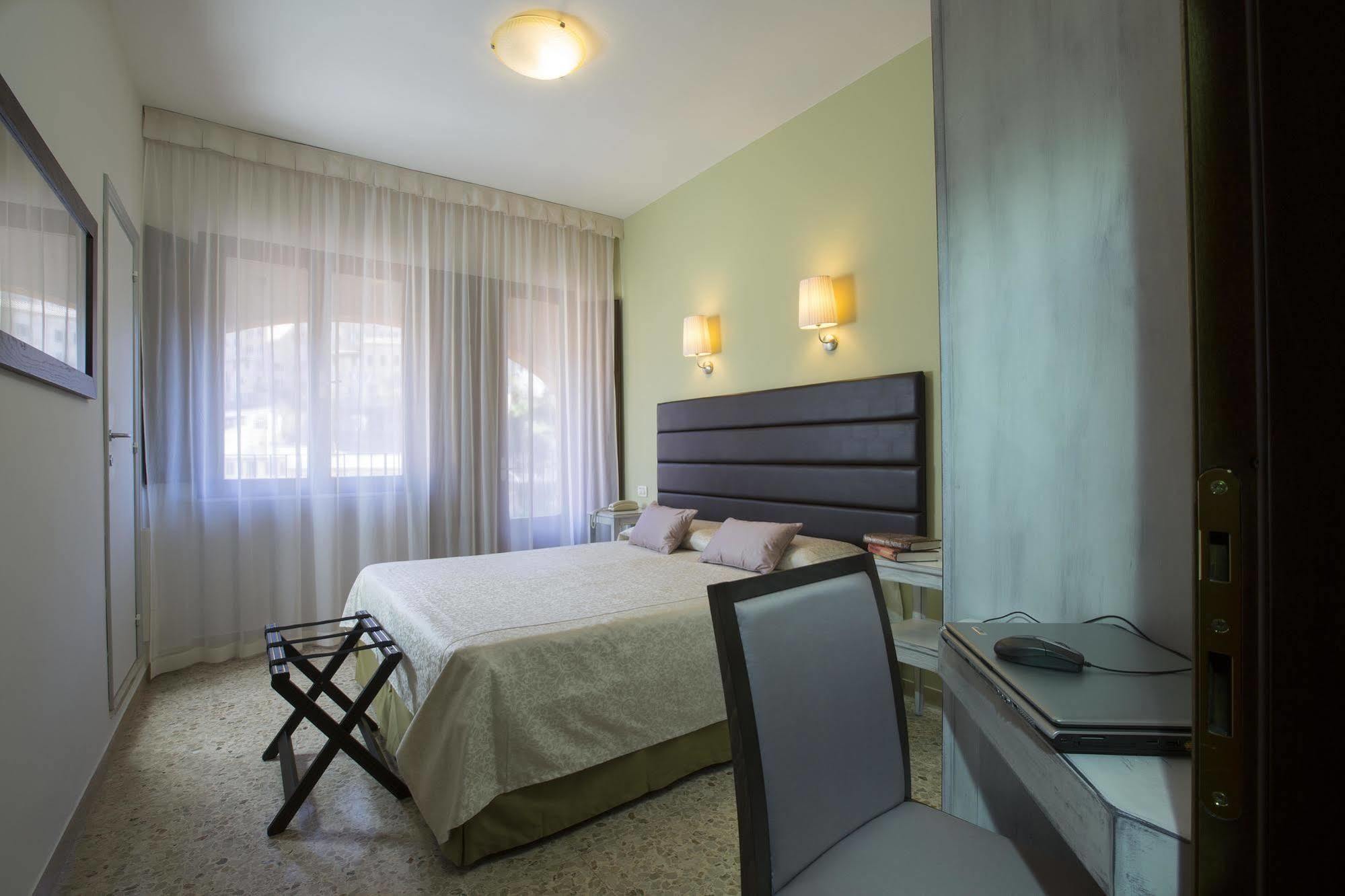 Hotel Alma Domus Siena Esterno foto