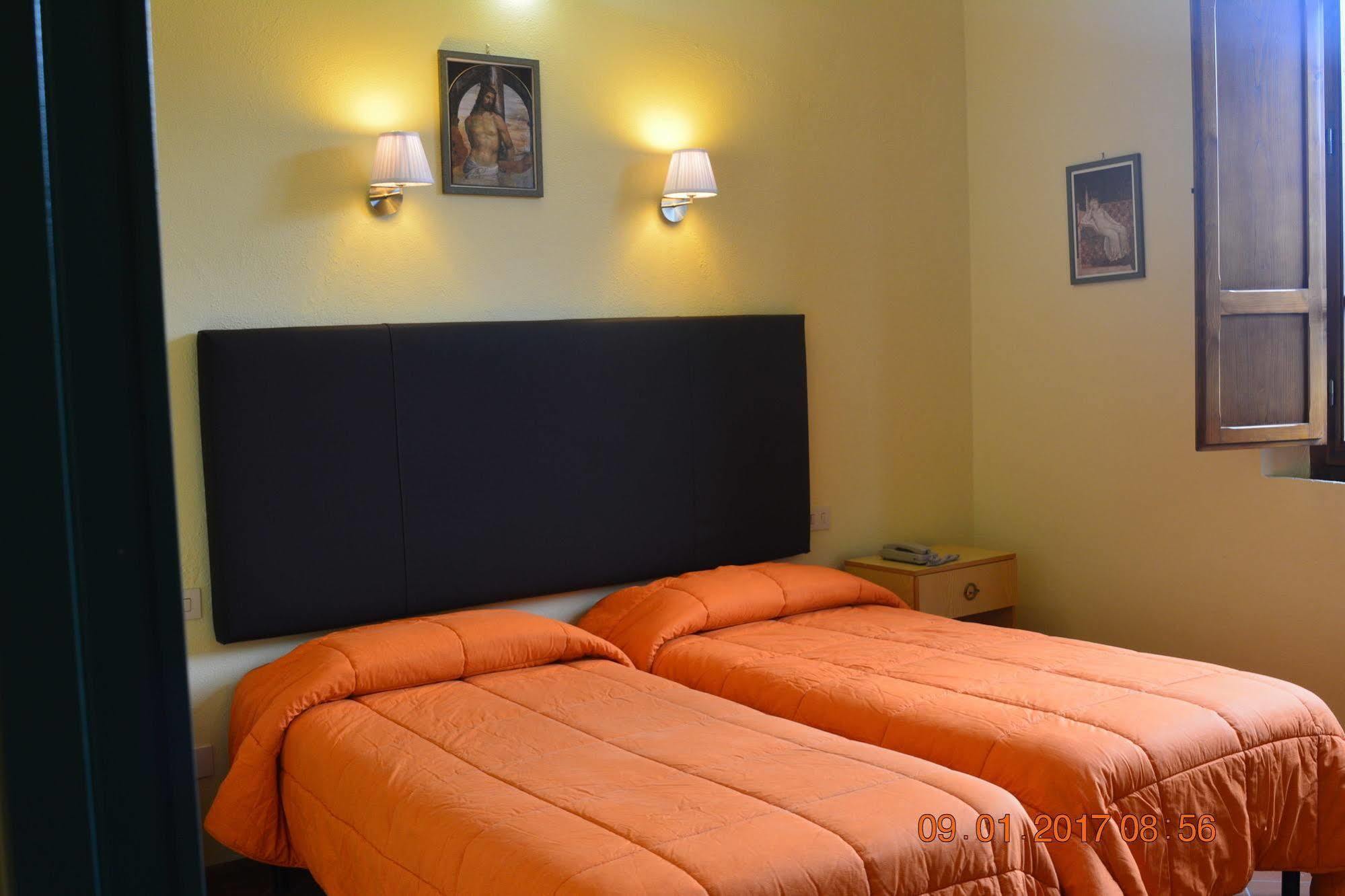 Hotel Alma Domus Siena Esterno foto