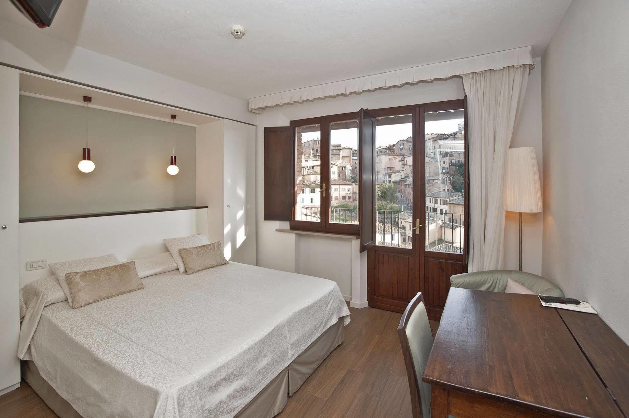 Hotel Alma Domus Siena Esterno foto