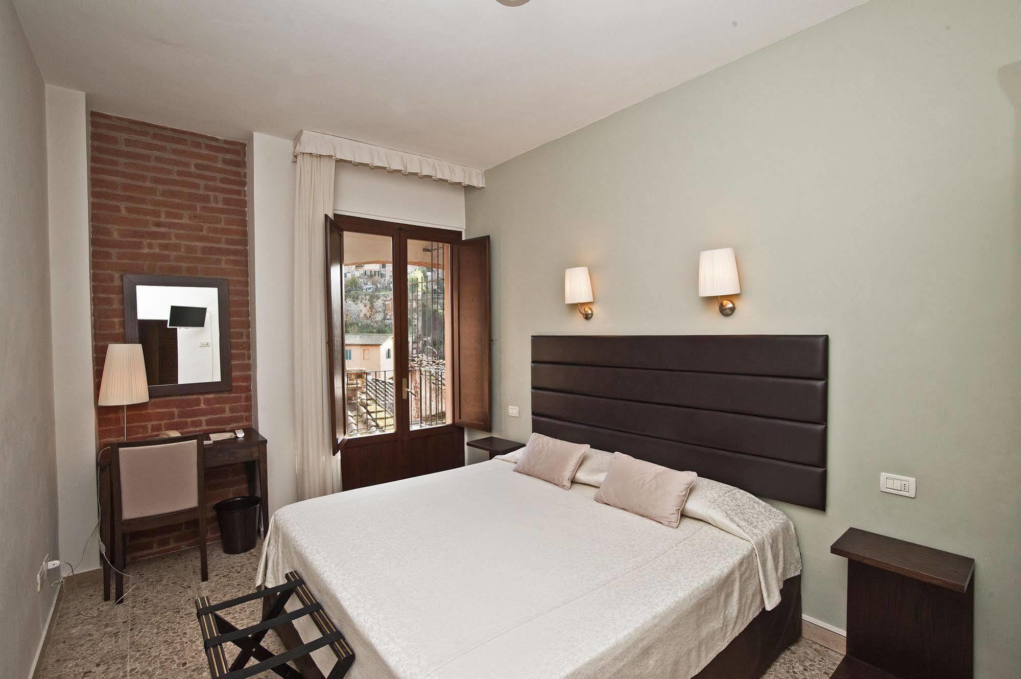 Hotel Alma Domus Siena Esterno foto