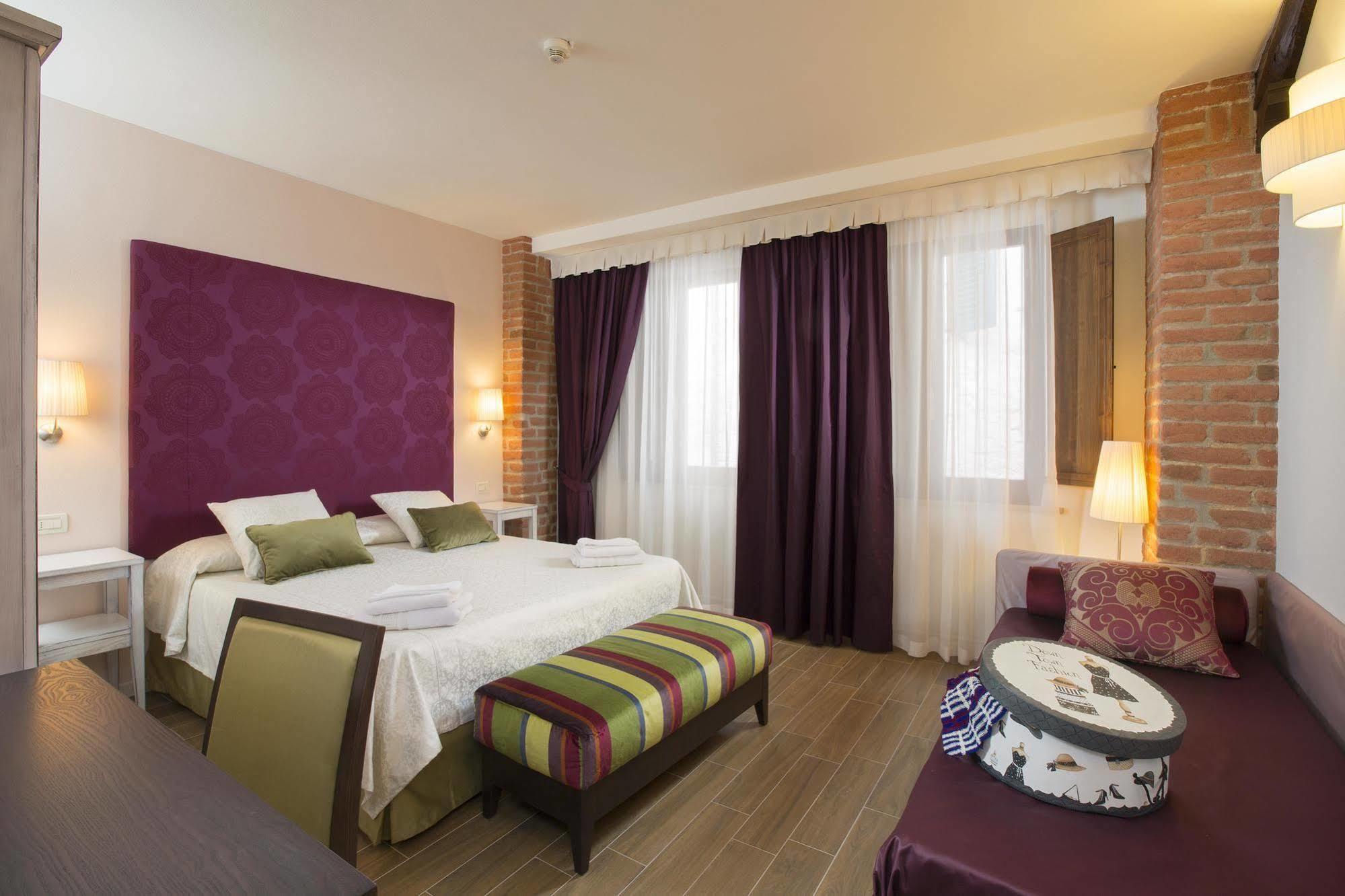 Hotel Alma Domus Siena Esterno foto