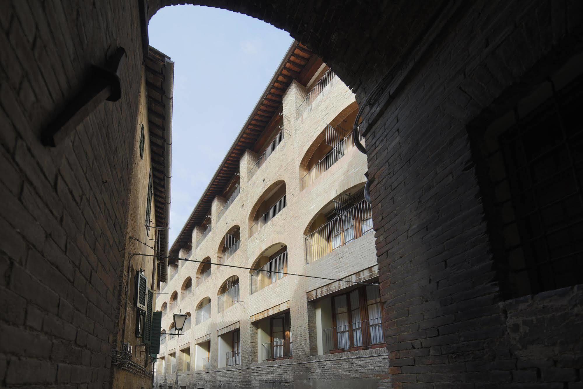 Hotel Alma Domus Siena Esterno foto